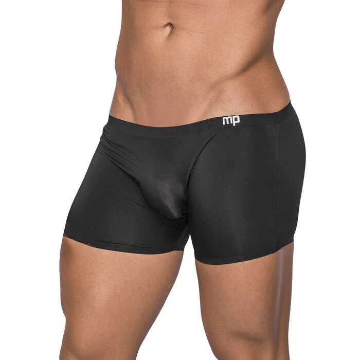 Sleek Short with Seamless Molded Pouch