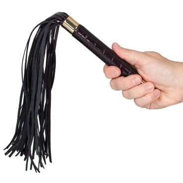 Black Cherry Scourge Flogger - 16 Inch