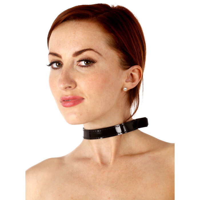 Patent Leather Buckle Collar in Black